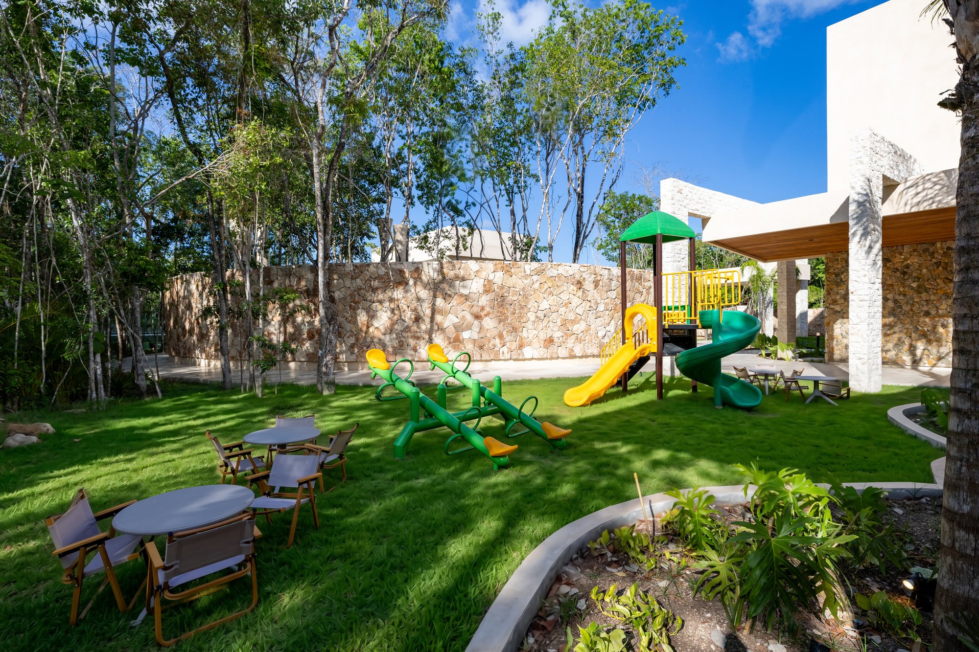 46) Area infantil